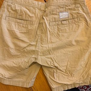 Columbia Shorts 32”